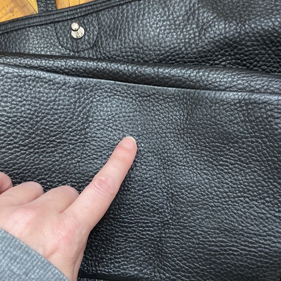 Guia’s Italy Leather Shoulder Bag - Picture 5 of 16